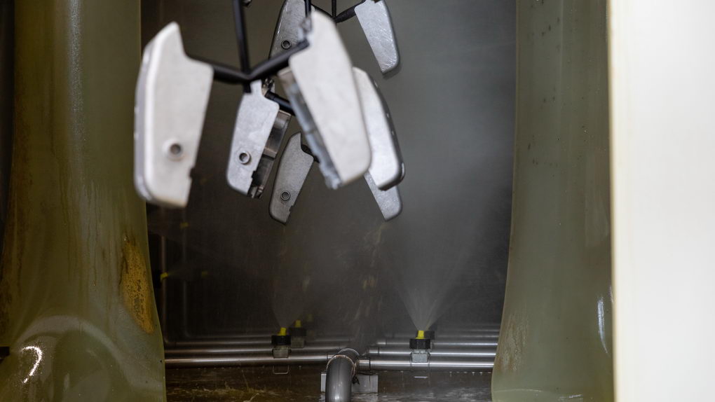 In the photo: Surface preparation in a spray tunnel