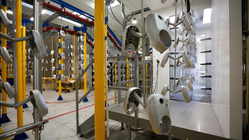 In the photo: Powder application process